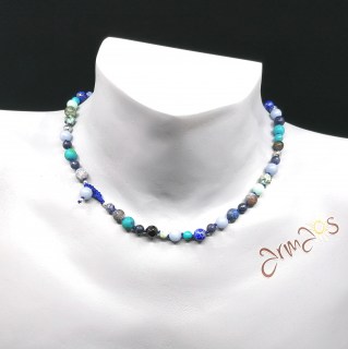 Edelstein Collier Blau, handgeknüpft, gehäkelter Verschluss